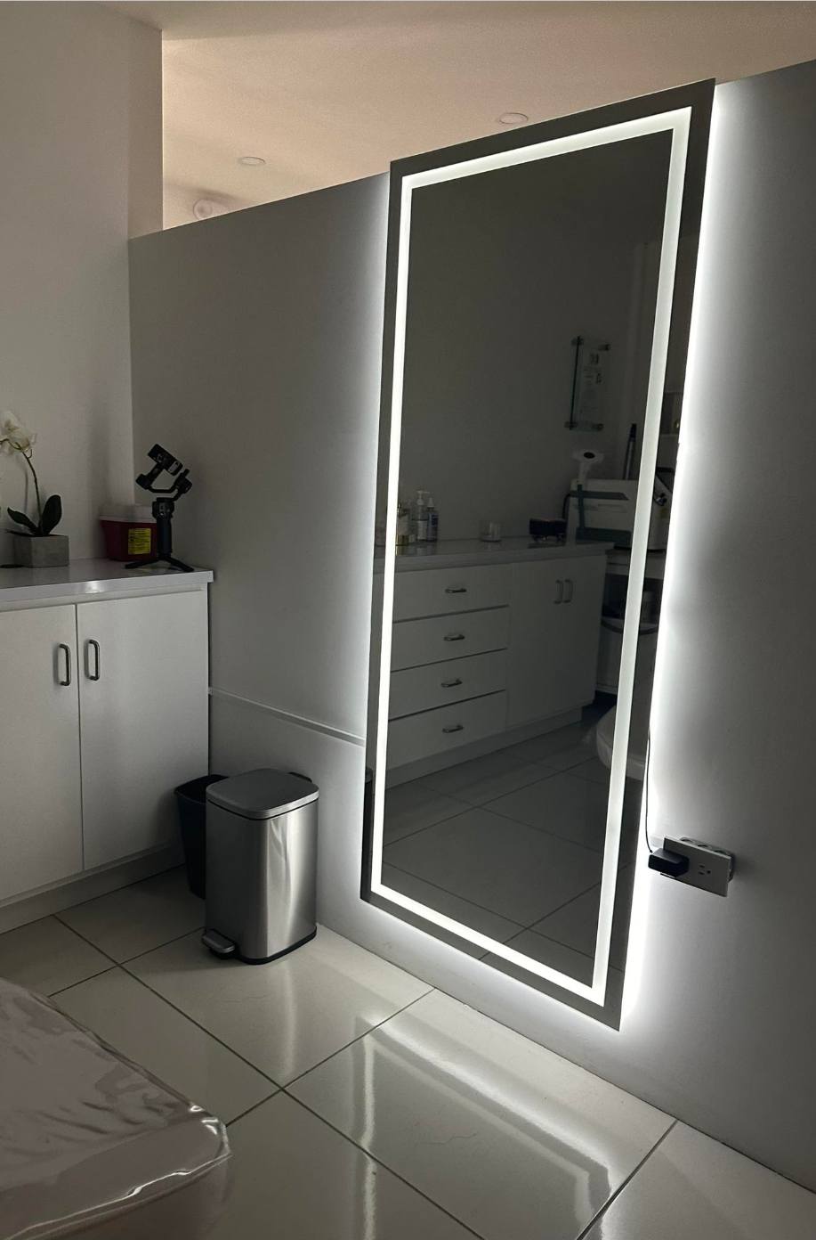 Espejos con luz LED a la medida para negociosr