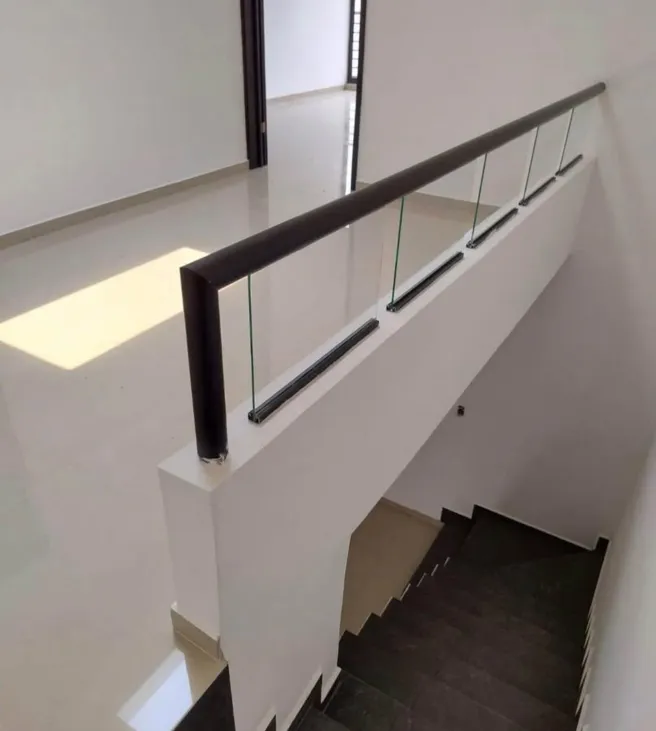 barandales de vidrio para escaleras en Monterrey